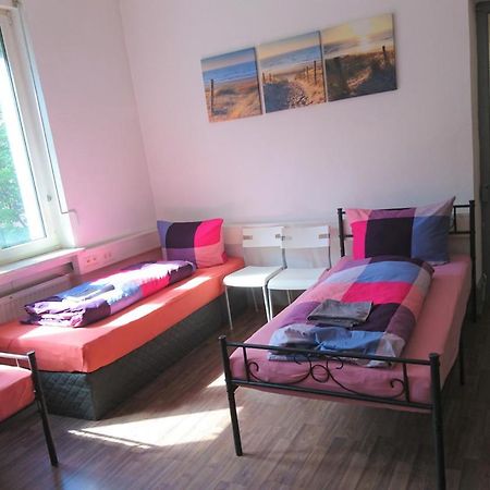 Nest City - Not A Hotel, Private Room With Shared Showers, No Parking, Breakfast, Or Kitchen, Towels Available For A Fee, Check-In 4 Pm To 11 Pm Konstanz Luaran gambar