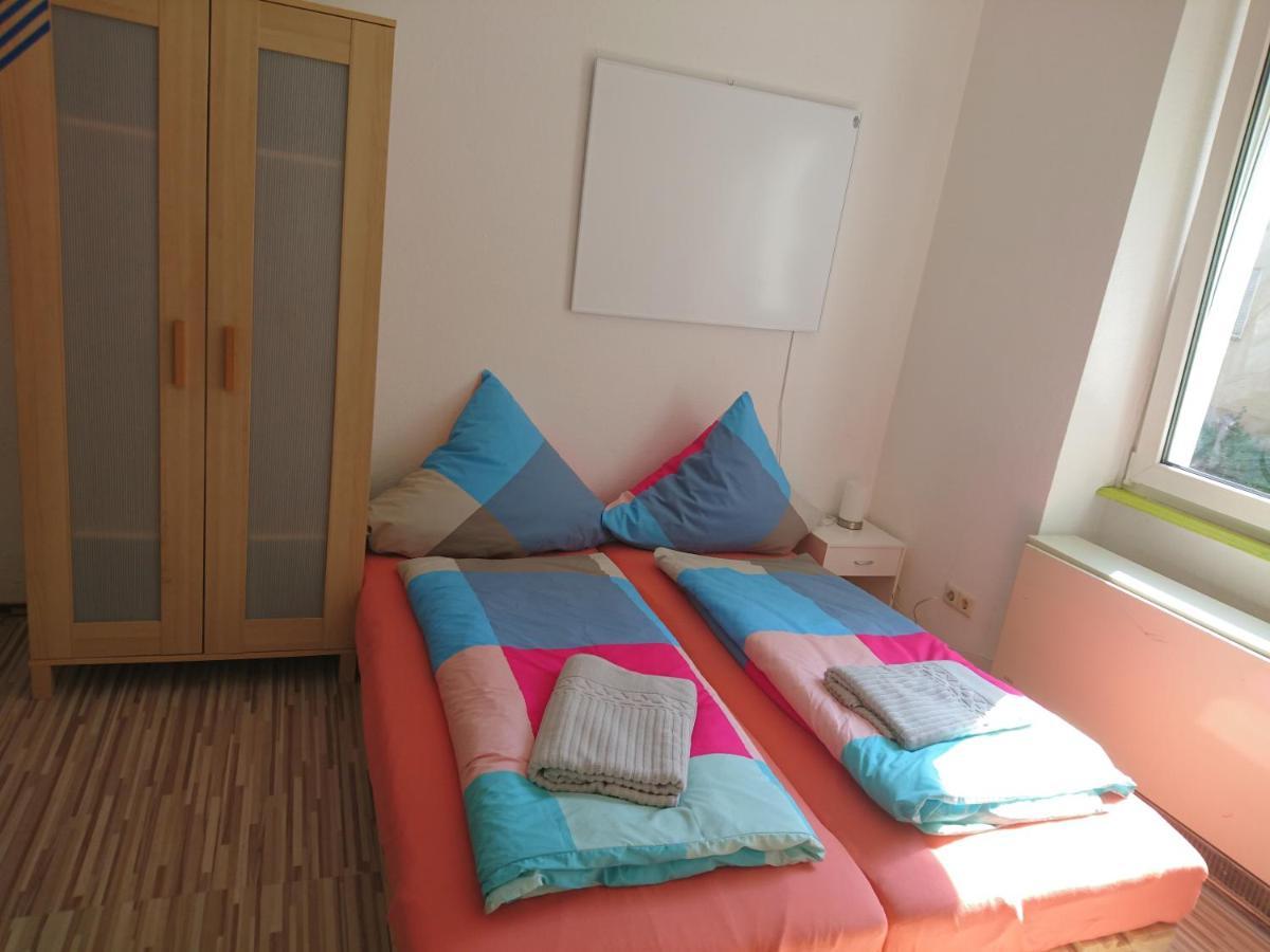 Nest City - Not A Hotel, Private Room With Shared Showers, No Parking, Breakfast, Or Kitchen, Towels Available For A Fee, Check-In 4 Pm To 11 Pm Konstanz Luaran gambar